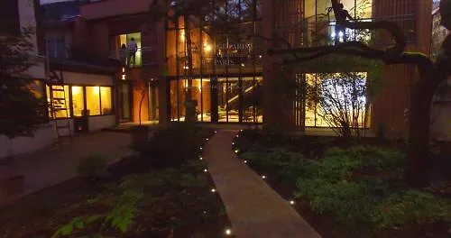 Eden Lodge Paris Bed & Breakfast