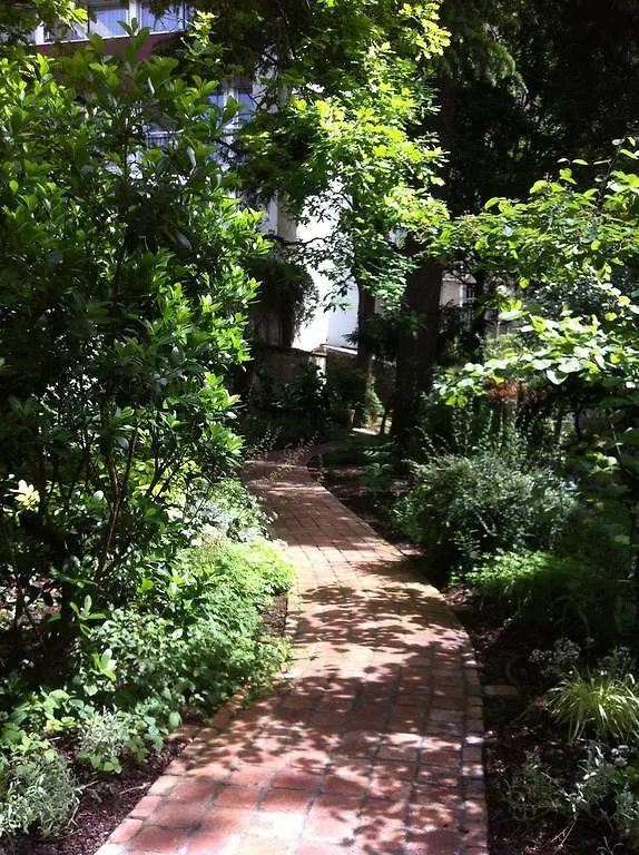 *** Bed & Breakfast Eden Lodge Paris France